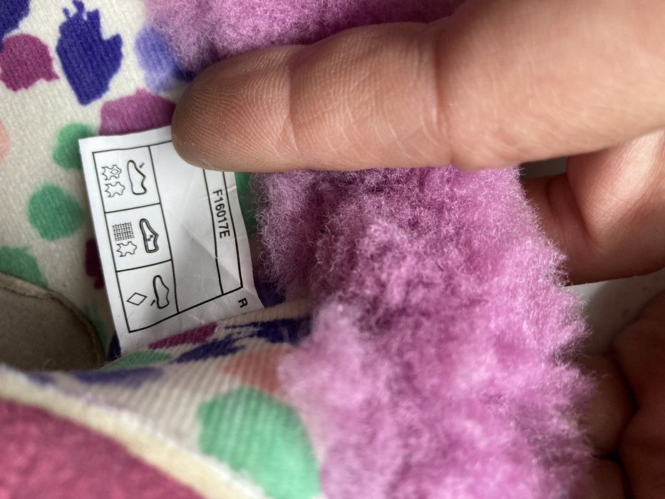 Боти ботушки естествена кожа детски 22-23 номер оригинални UGG