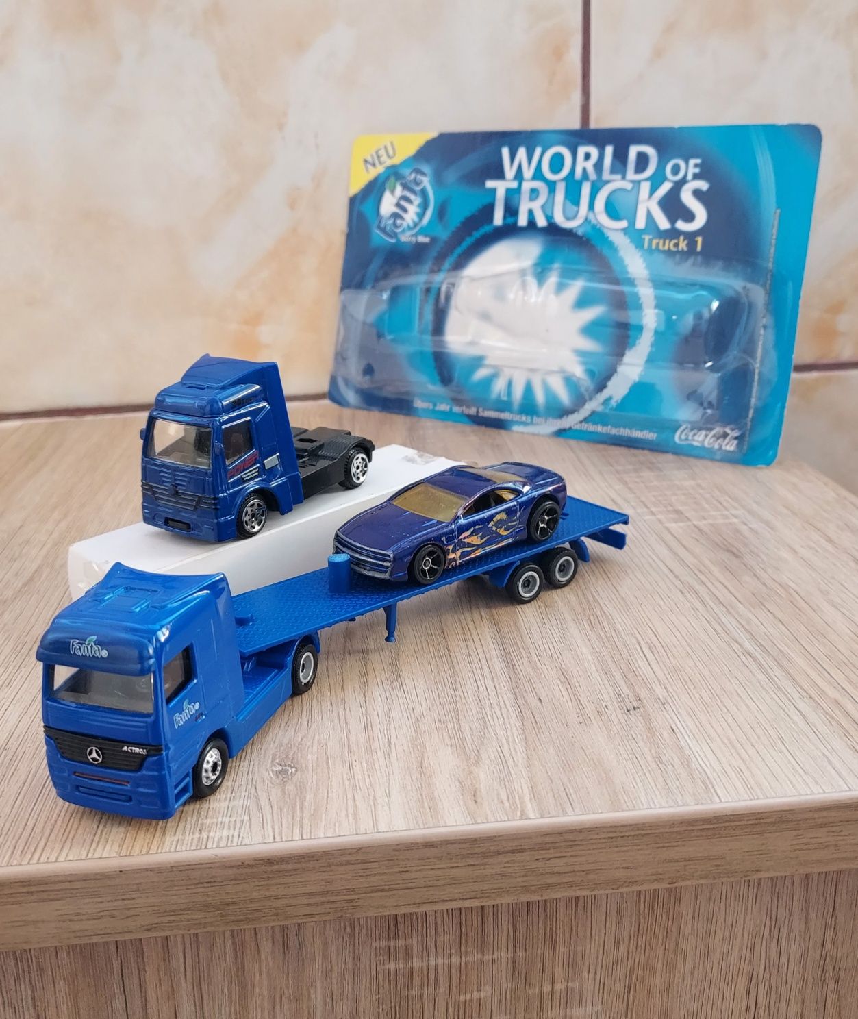 Macheta camion Mercedes Benz Actros+remorca+masinuta Hotwheels-jucarii