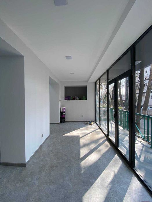 м.Айбек под Офис, Шоурум или Кафе