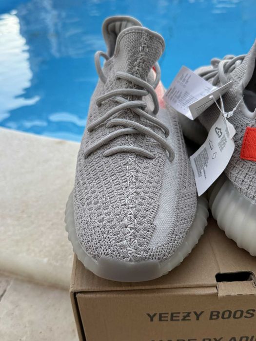 Adidas Yeezy Boost 350 "Tail Light" 44 EUR Мъжки Маратонки + Кутия