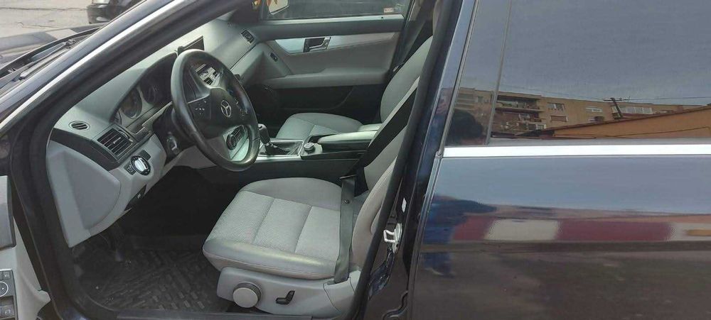 Vand Mercedes C-Class 200 an 2009, motor 2,2l diesel