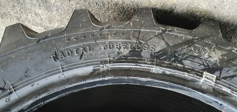 360/70r28 pentru fiaturi u445 spate echivalent 12.4-28 radiale WYZK