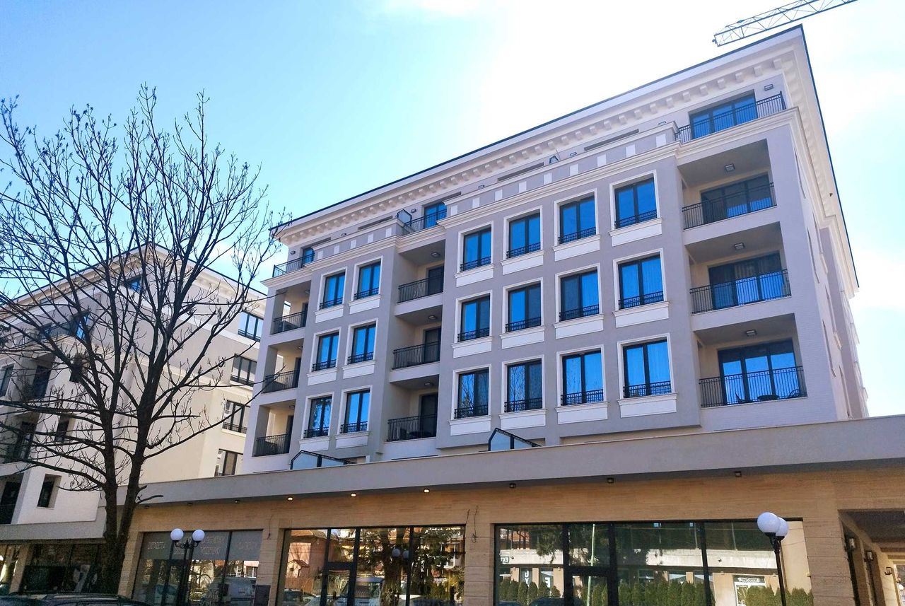 Продава се Тристаен апартамент в Перник, Център - 111 кв.м за 1415 €/кв.м - Снимка #2