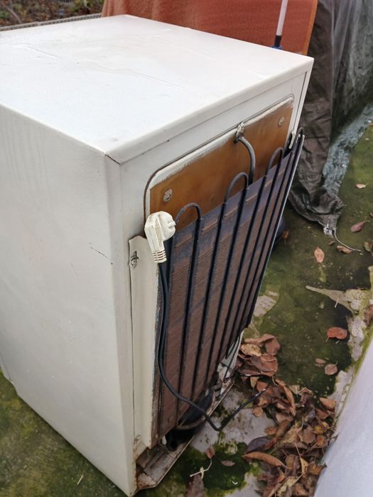 Frigider functionabil .