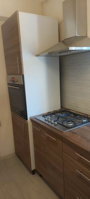 Garsoniera cu curte de inchiriat