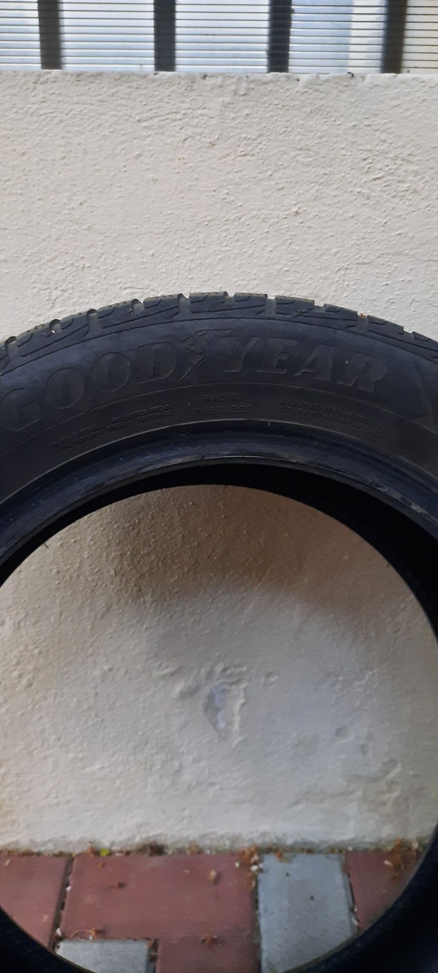 Vând doua anvelope Goodyear  215 55 R16  M+S