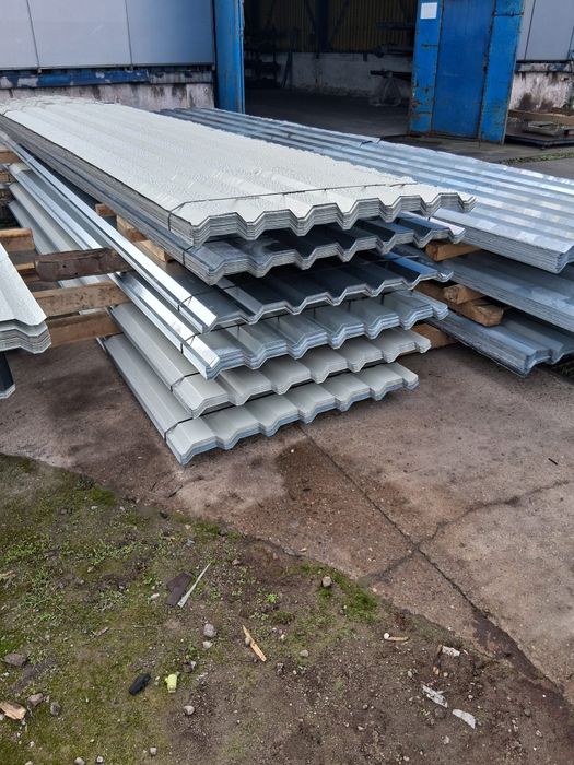 Vând tablă cutată h35 la 3metri 4,5,6metri avem mai multe dimesiuni 
4