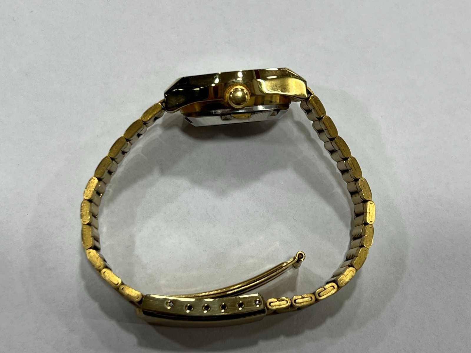Продава се дамски часовник Orient 559WA7-00CA