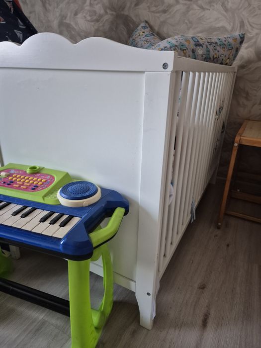 Продам детскую кровать и стул