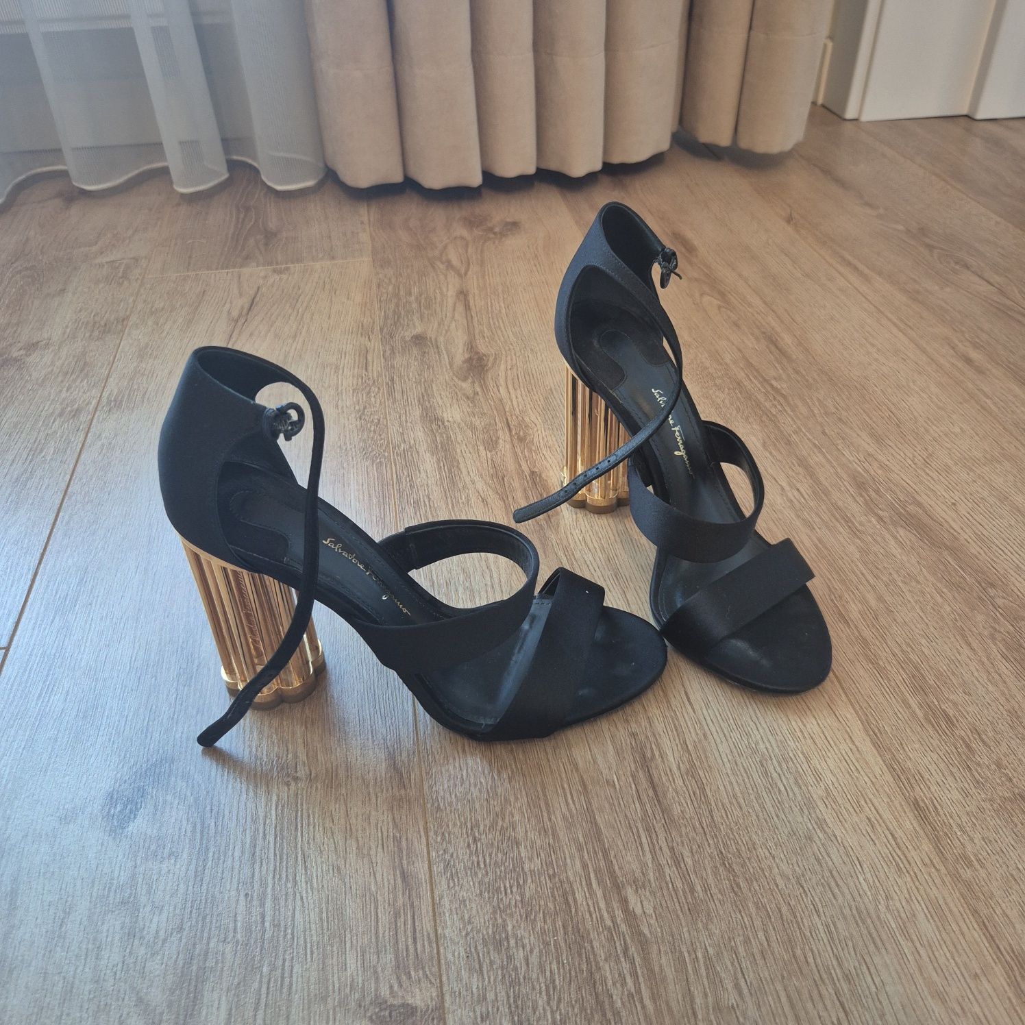 Оригинални обувки на висок ток Salvatore Ferragamo 37,5 номер