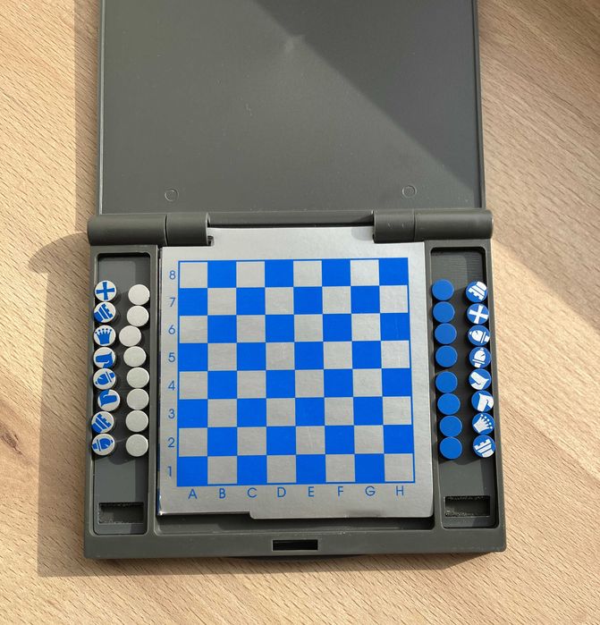 Joc de societate portabil 4 in 1 - Șah, X și Zero, Solitaire, Table