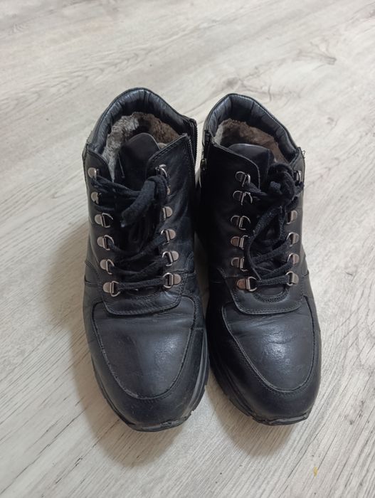 Продам зимние ботинки