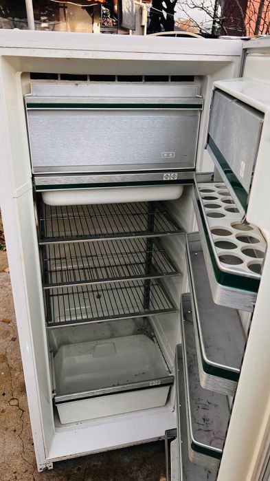 Хладилник с фризер ЗИЛ работещ