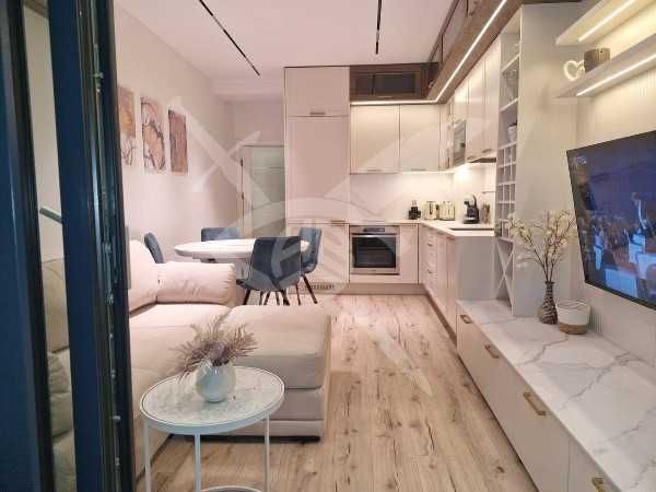 Продава се Тристаен апартамент в Бургас, Център - 106 кв.м за 5189 €/кв.м - Снимка #3