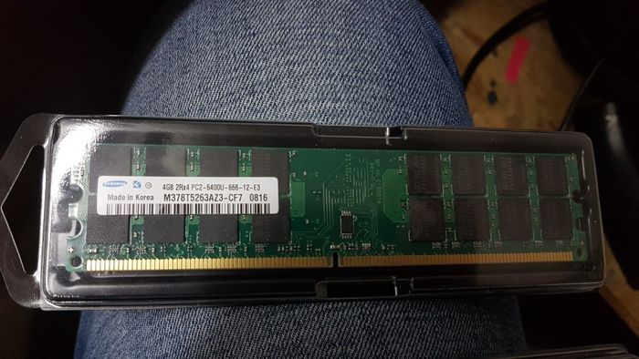 RAM памет SAMSUNG 2х4 (8) GB DDR2 800 MHZ за АМД дъно