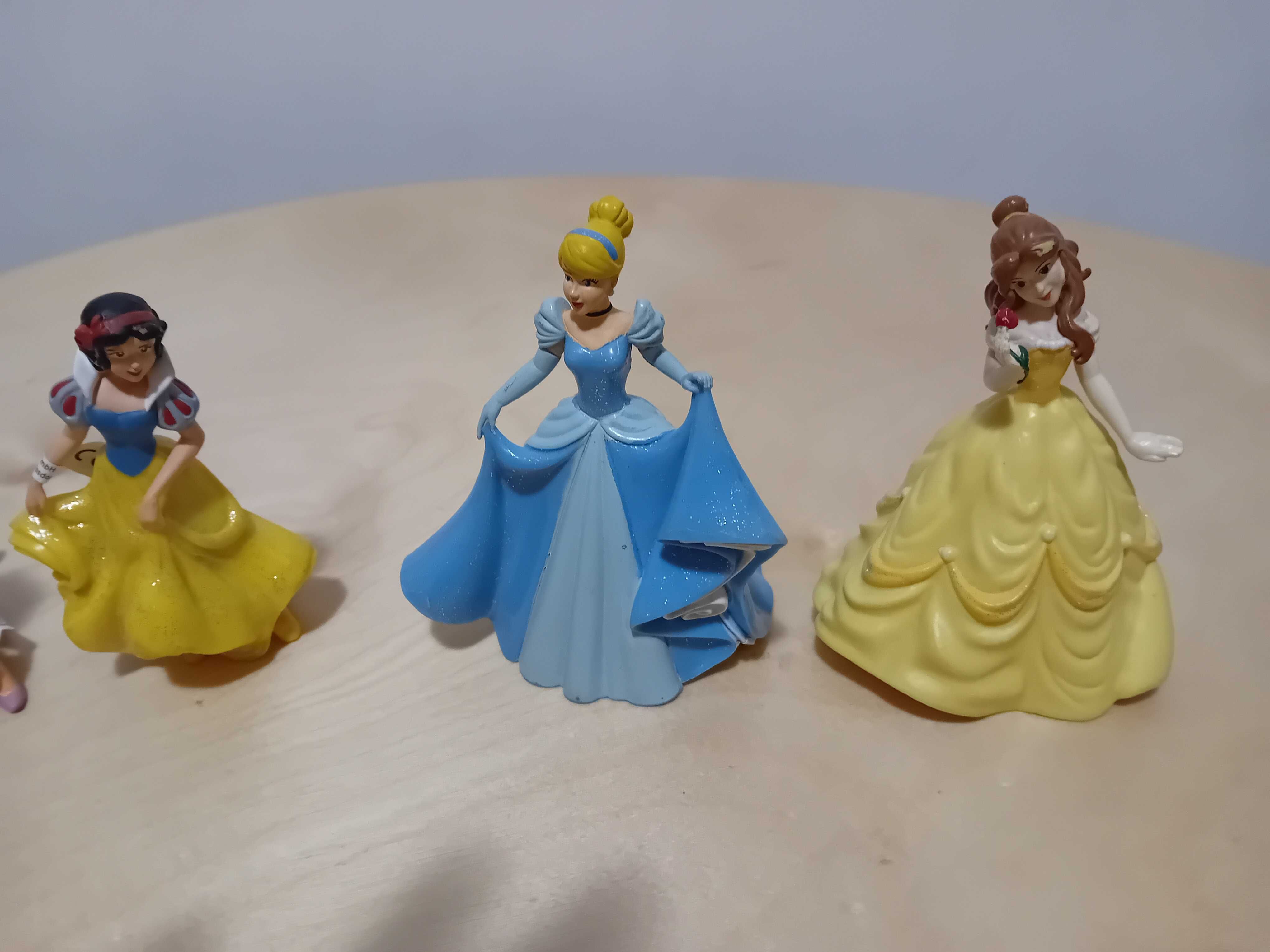 Figurine Disney Belle/ Raspunzel/ Alba ca Zapada