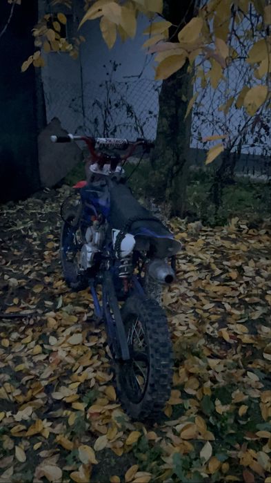 Crosul este in stare foarte buna , porneste si la buton si la pedala