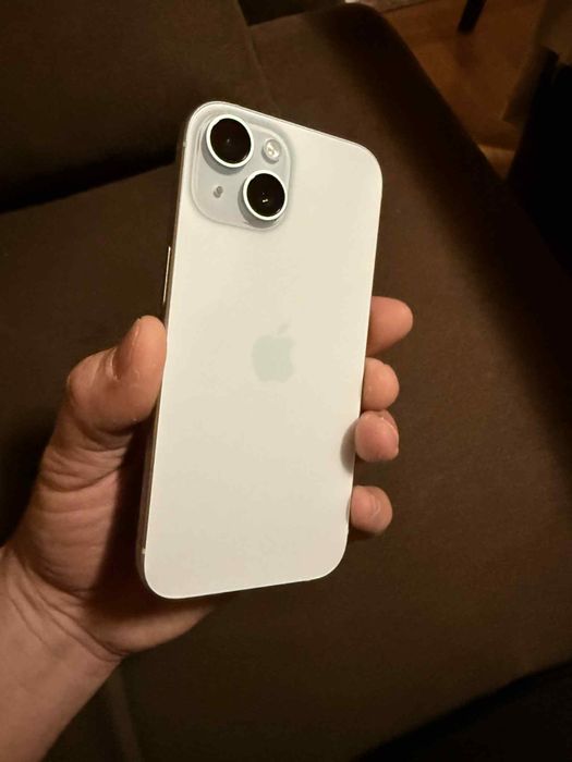 Продавам Айфон 15 - 128 гб