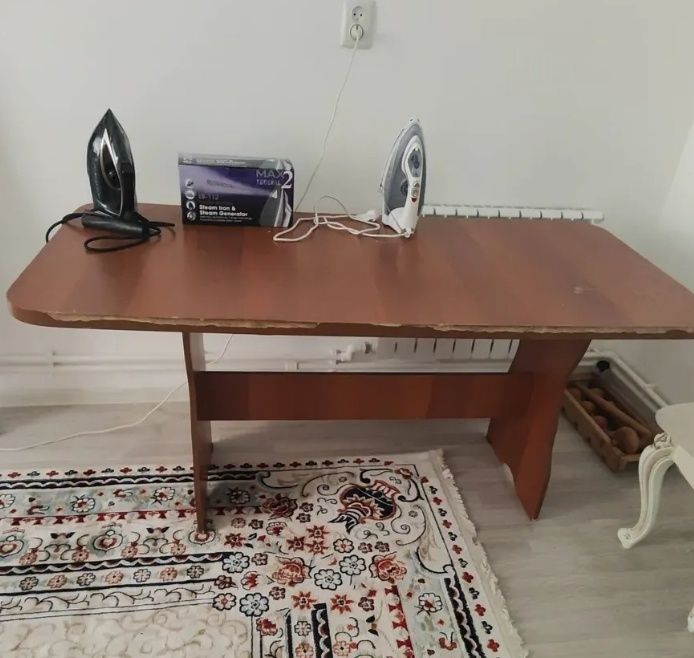 Стол в хорошем состояние