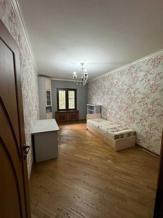 Продается 5 ком с ремонтом Банковская Госпиатльный Ойбек