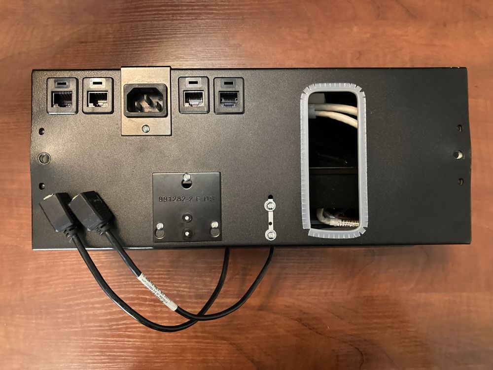 Архитектурный лючок Extron HSA 402