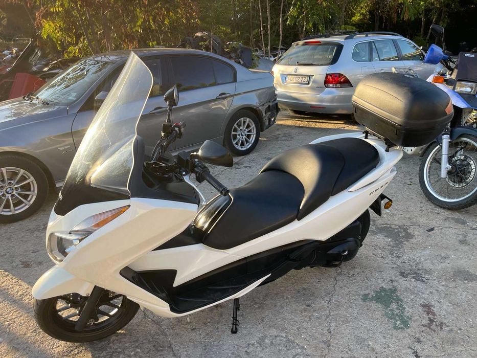 Продава, заменя - HONDA FORZA 300