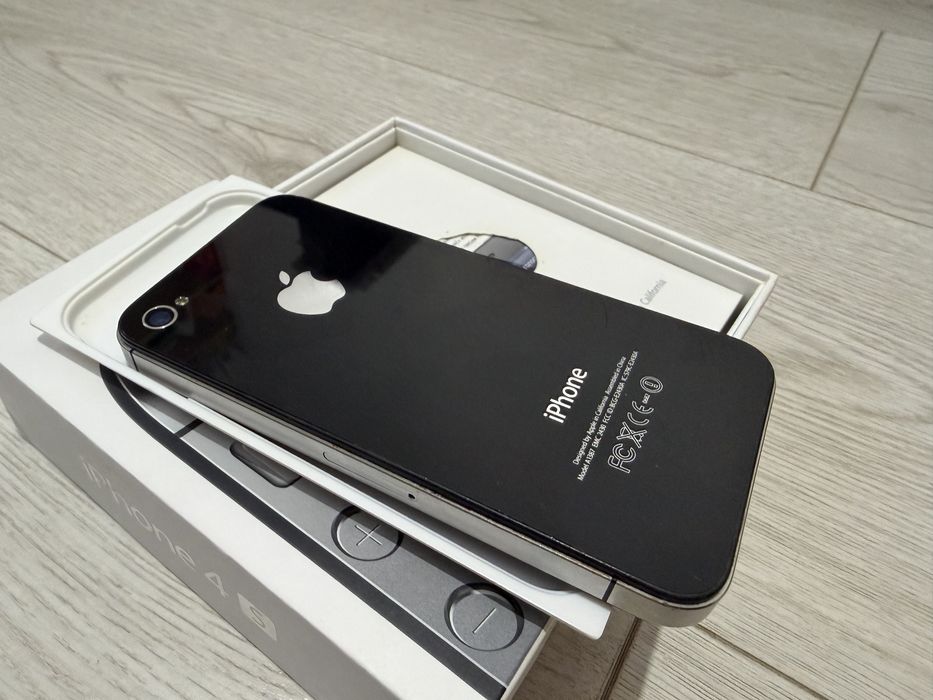 iPhone 4S 16GB + cutie
