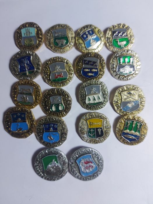 Значки Древний герб,  Северное ожерелье.