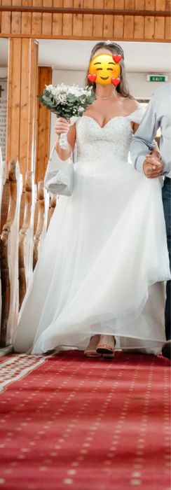 Vand rochie de mireasa cu corset lucrat manual