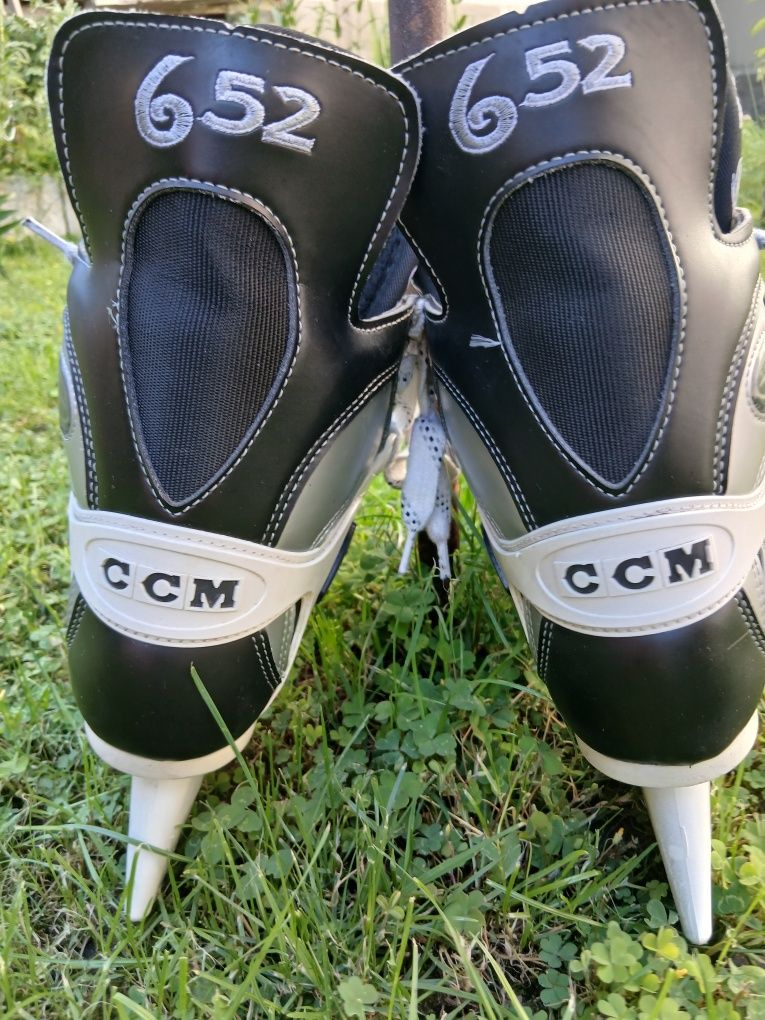 Легендарни кънки за хокей на лед CCM Tacks 652