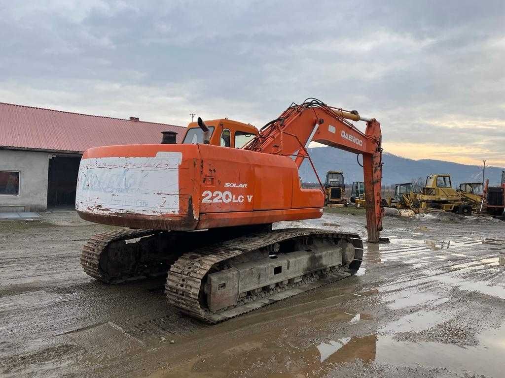 Excavator senile DAEWOO S 220 LC-V dezmembrez