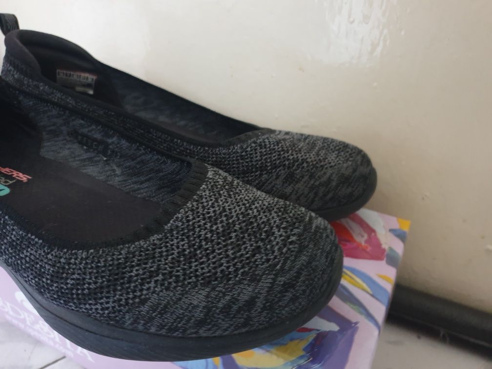 Обувки sketchers 40