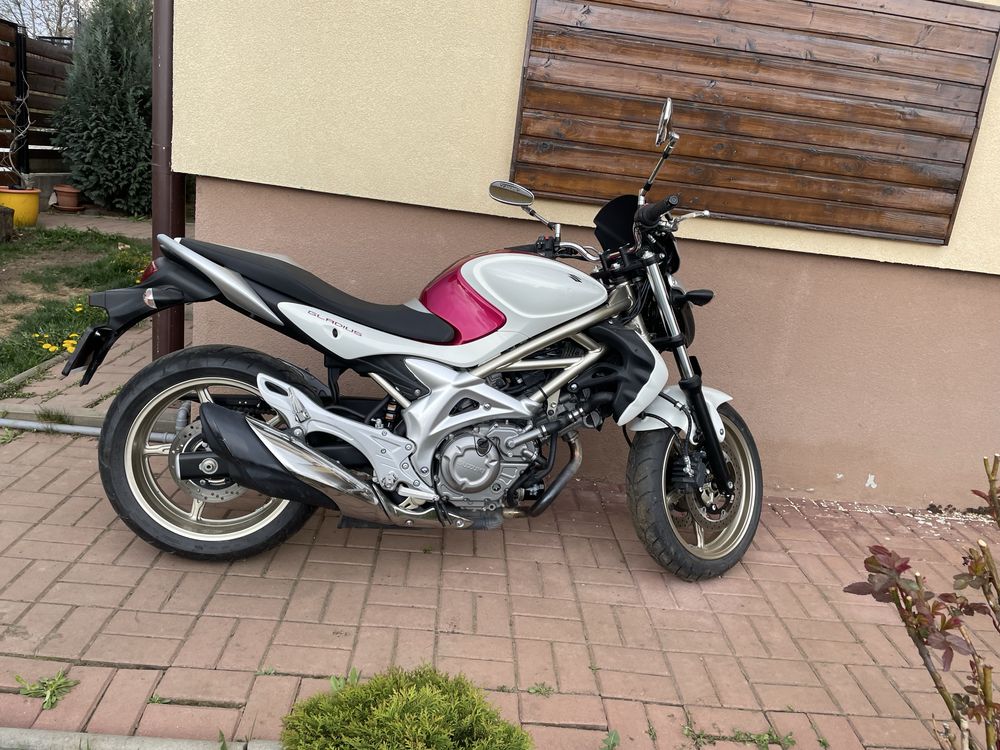 Vand motocicleta suzuky gladius 2011
