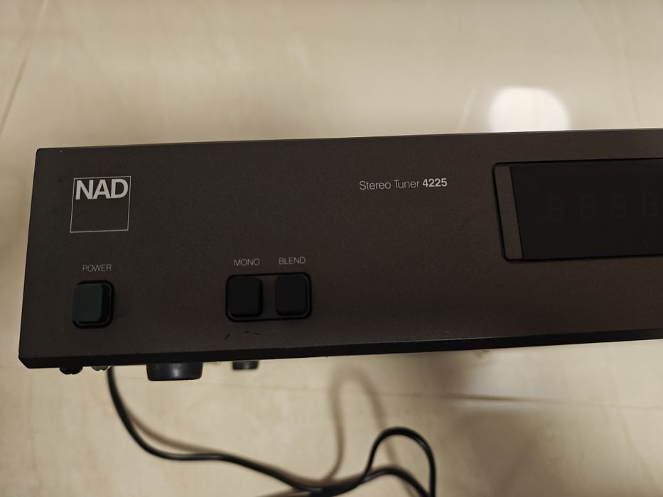 Tuner stereo NAD