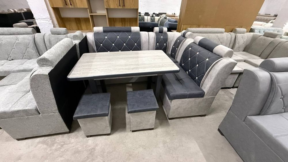 Кухонный уголок 160*190 стол 2 та пуфик