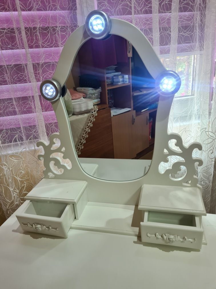 Măsuță de machiaj cu scaun