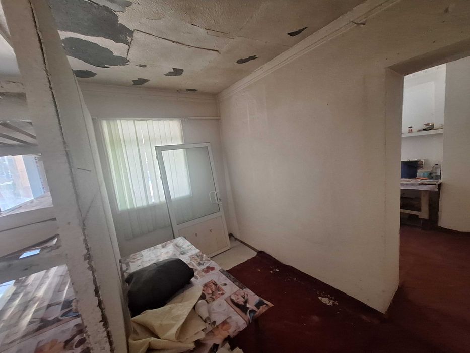 Урганч шахар марказида тайёр ишлаб турган нонвойхона сотилади