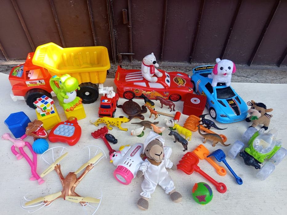 Продаются игрушки.