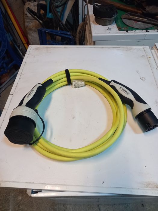 Кабел MENNEKES за зареждане на електрически автомобил