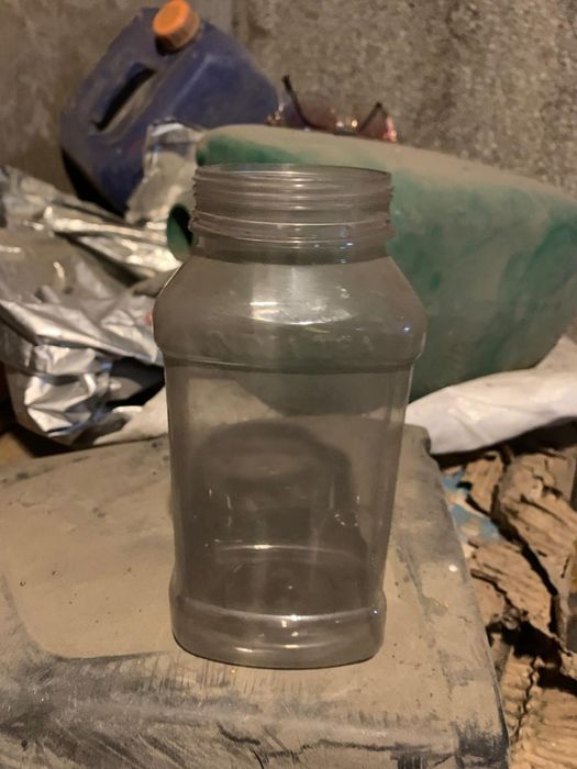 Продам банки пластиковые  .