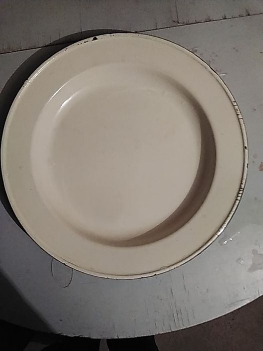 Ляган эмалированный .