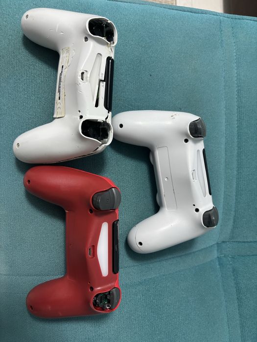 Playstation 4..pentu piese