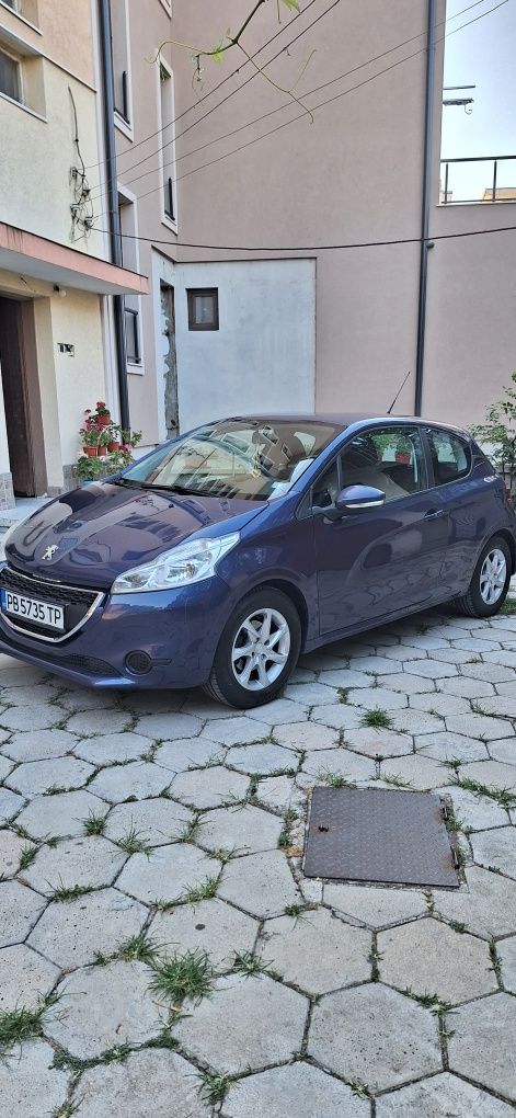 Продавам Peugeot 208