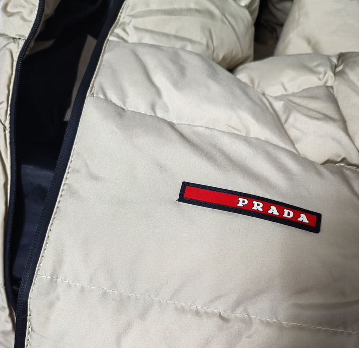 Oferta!! Geaca impermeabila Prada, calitate garantata, model superb