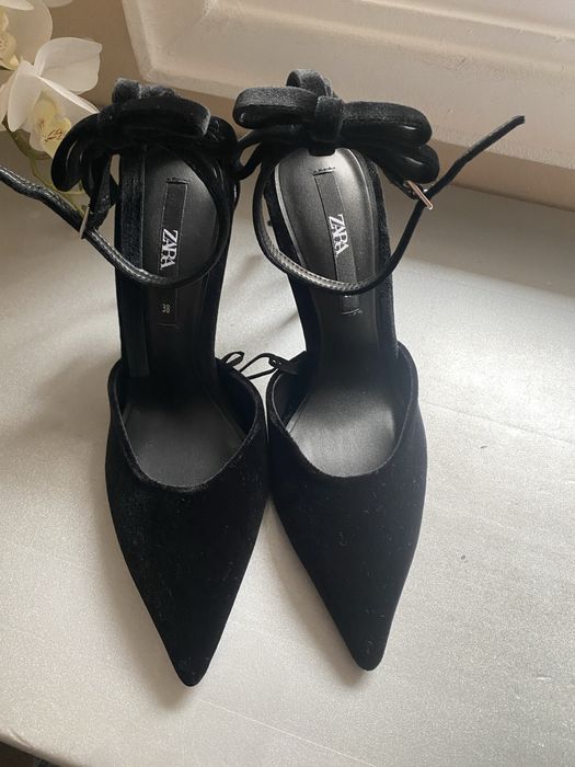 Pantofi de catifea Zara