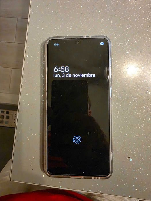 Vând 2 telefoane Samsung s21 5g de 128gb si 8 g ram.