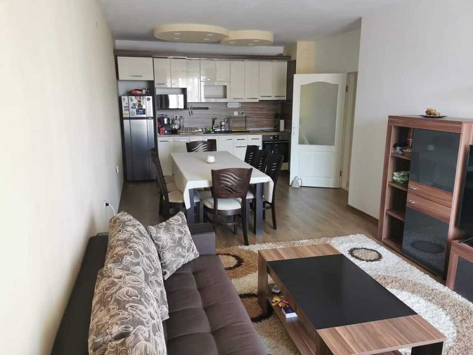 Тристаен апартамент в Кючук Париж