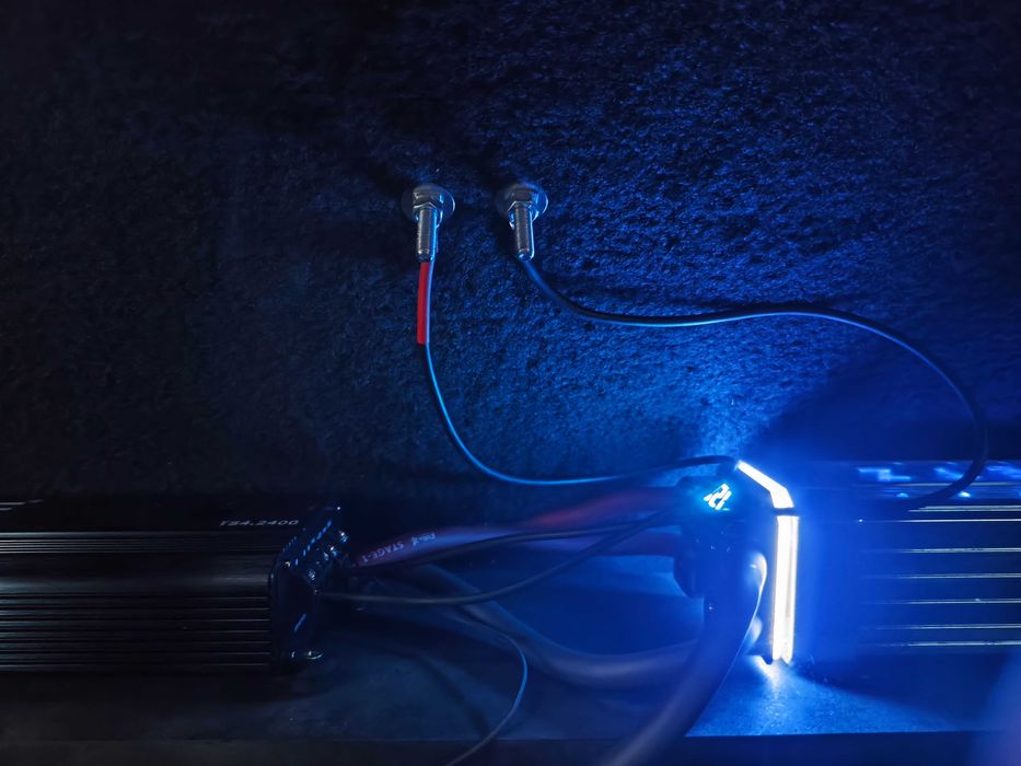 Продавам комплект субуфер, усилвател, кондензатор и инсталация