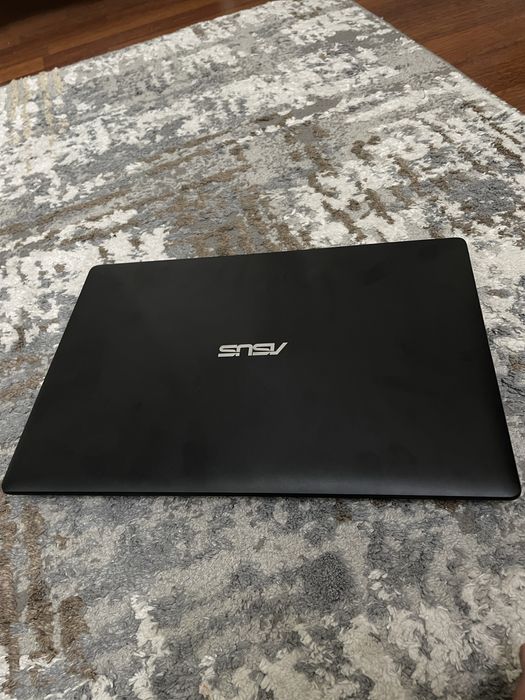 Asus noutbuk holati zo'r