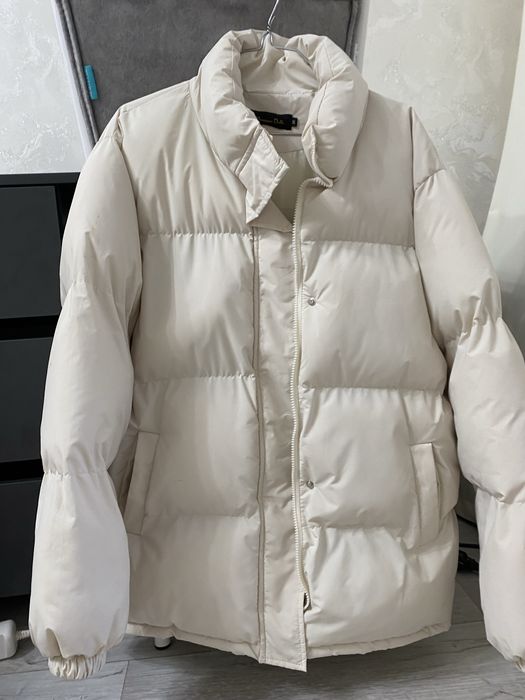 светлая (молочно-бежевая) утеплённая куртка